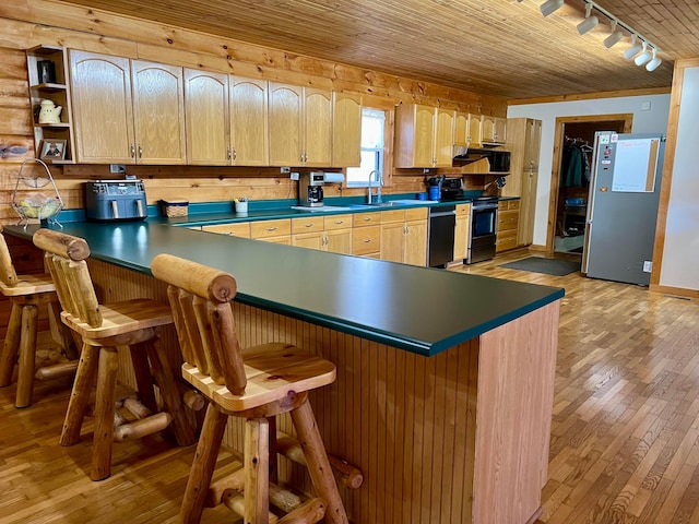 kitchen featuring sink, wood ceiling, a breakfast bar area, stainless steel range with electric stovetop, and light hardwood / wood-style floors