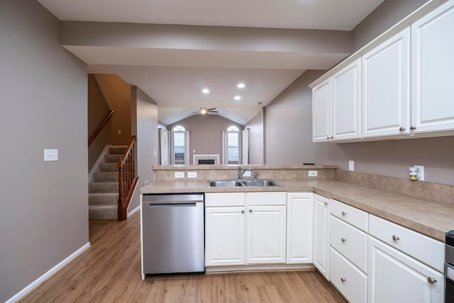 1240 Paddock Loop, Washington Court House, OH 43160 - kitchen with stainless steel dishwasher, a sink, a peninsula, light wood-type flooring, and vaulted ceiling