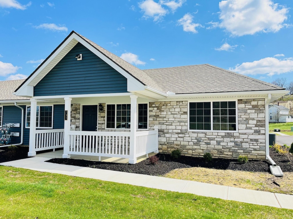 view of front of house featuring a porch and a front yard