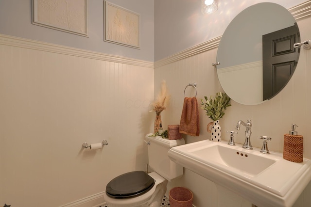 bathroom featuring toilet and sink