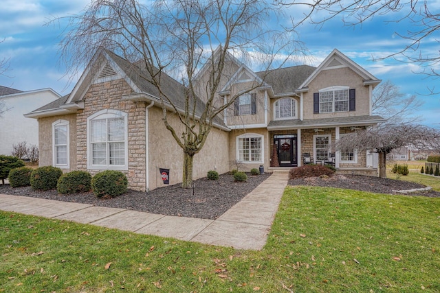 view of front of property featuring a front yard