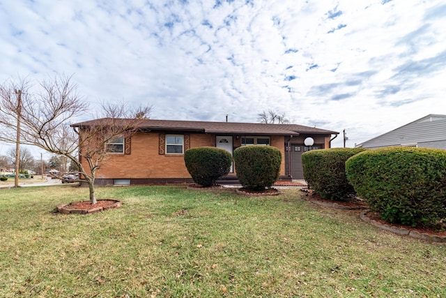 view of front of home featuring a front lawn