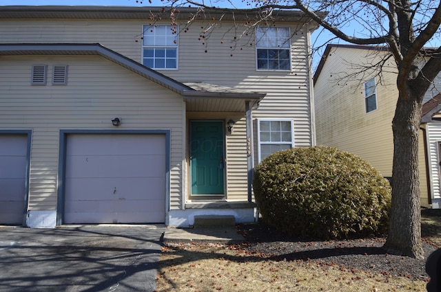 view of front facade featuring a garage