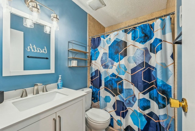 bathroom featuring a shower with curtain, vanity, a textured ceiling, and toilet