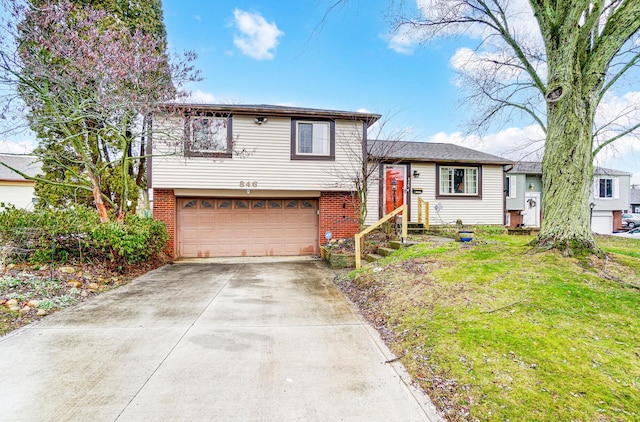 view of front of property featuring a garage and a front yard