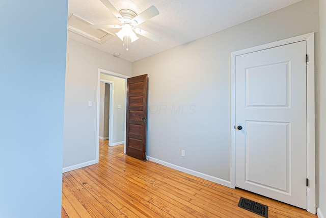 spare room featuring ceiling fan, a textured ceiling, and light hardwood / wood-style floors