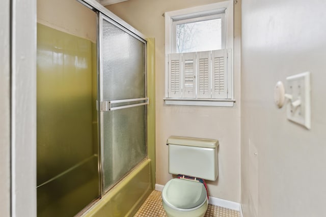 full bath featuring enclosed tub / shower combo, toilet, and baseboards