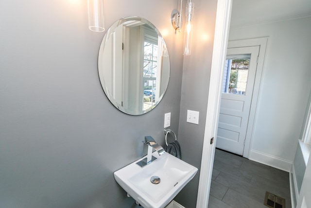 bathroom featuring sink