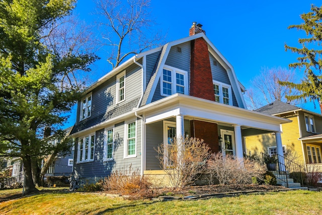 view of front facade with a front yard and covered porch