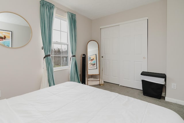 bedroom with carpet flooring and a closet