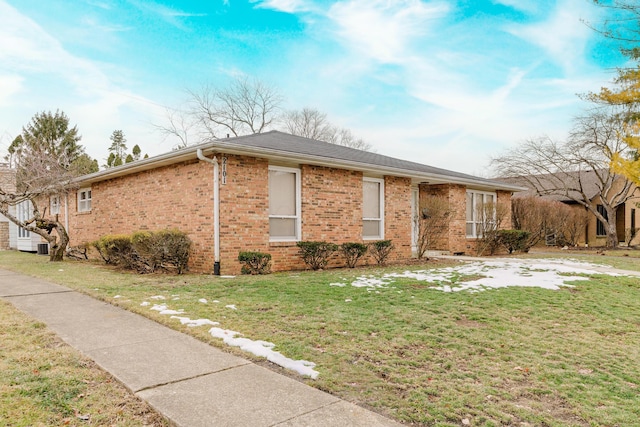 ranch-style home with a front yard