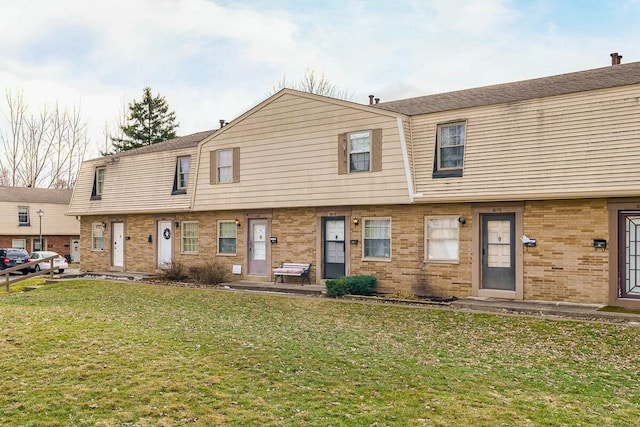 view of front facade with a front lawn