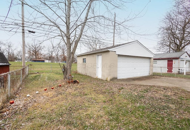 view of yard with an outbuilding and a garage