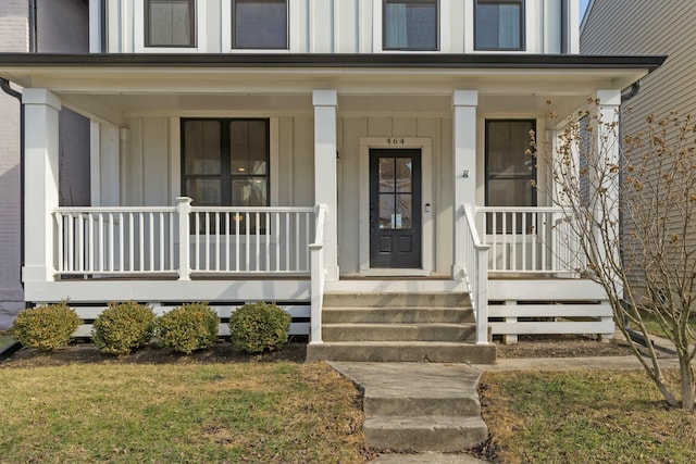 property entrance featuring a porch