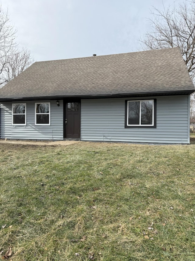 single story home featuring a front lawn