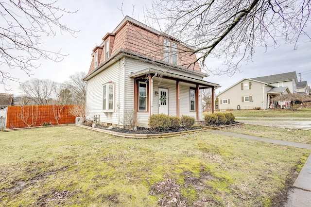 view of front facade with a front yard