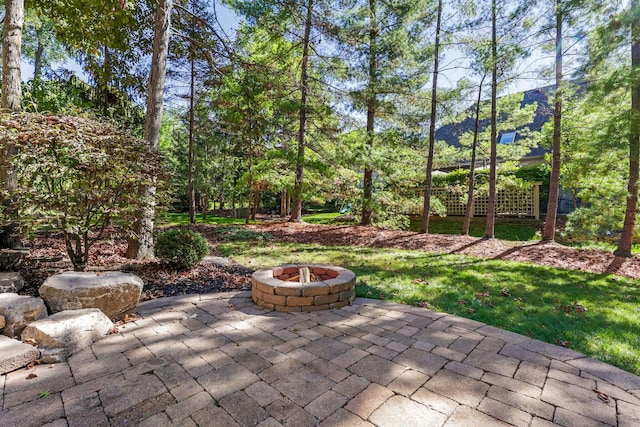 view of patio featuring a fire pit