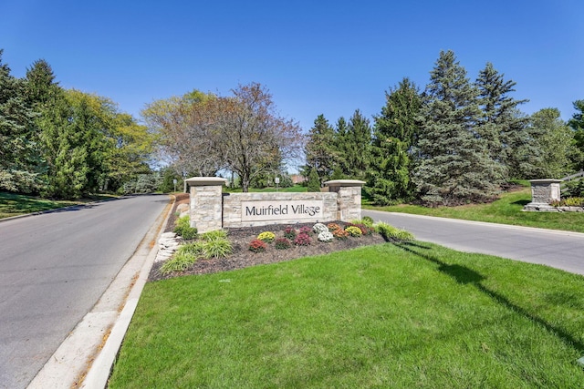 community / neighborhood sign with a lawn