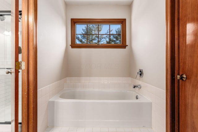 bathroom featuring a washtub