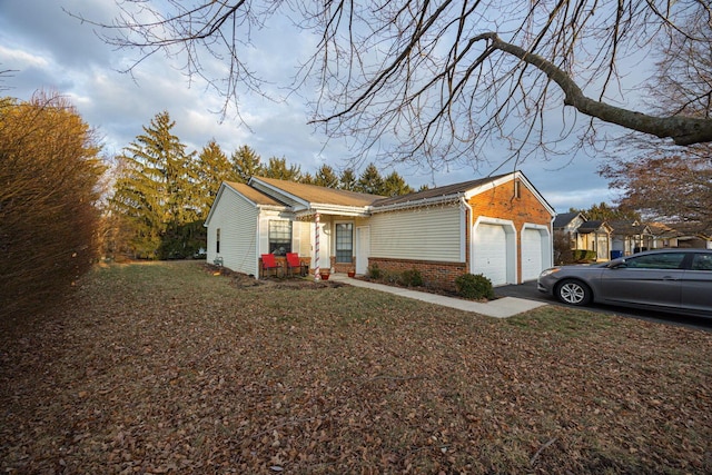 ranch-style house with a front yard