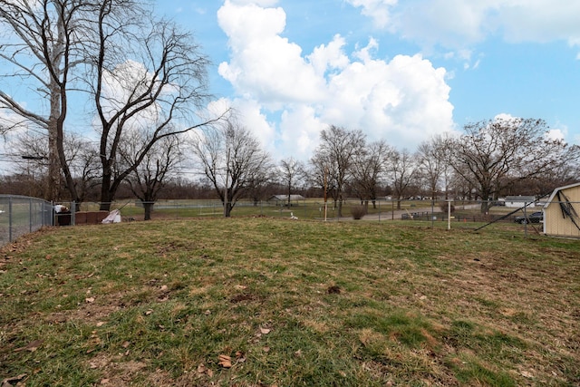 view of yard featuring a rural view