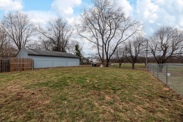 view of yard with an outdoor structure