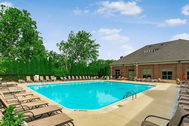 view of swimming pool featuring a patio