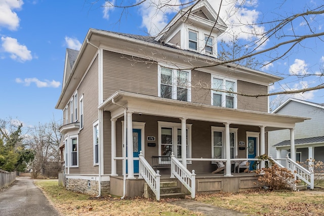 view of front of property featuring covered porch