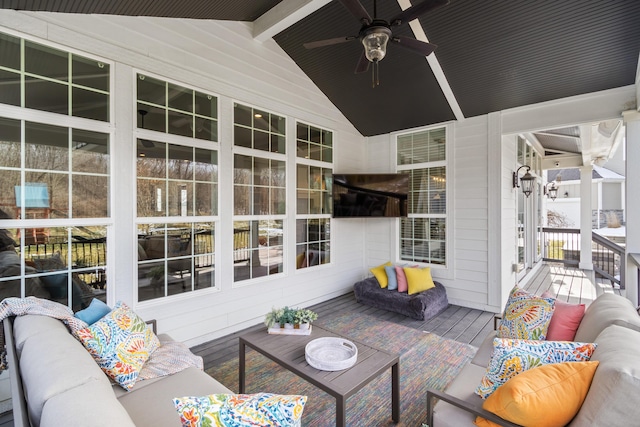 exterior space featuring an outdoor living space and a ceiling fan