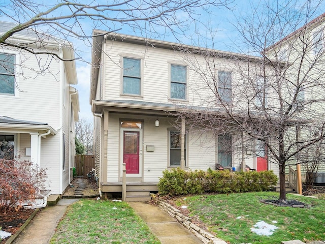 view of front of home featuring a front yard