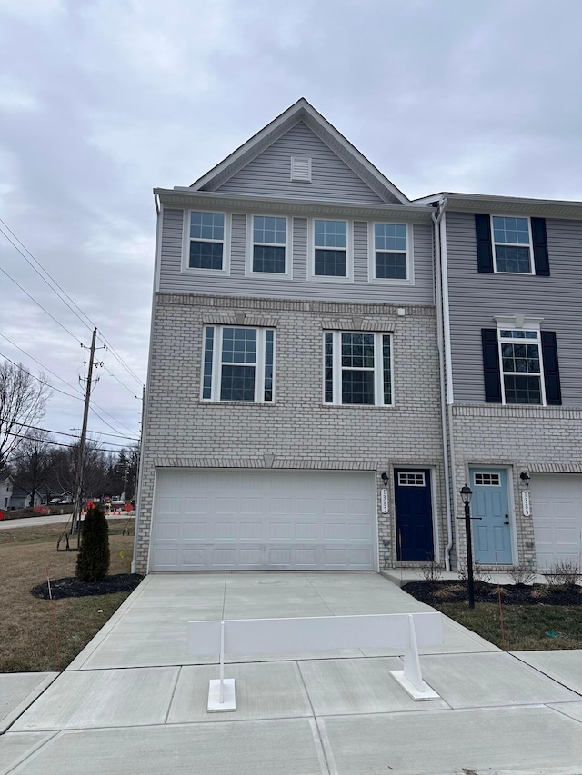 view of front facade featuring a garage