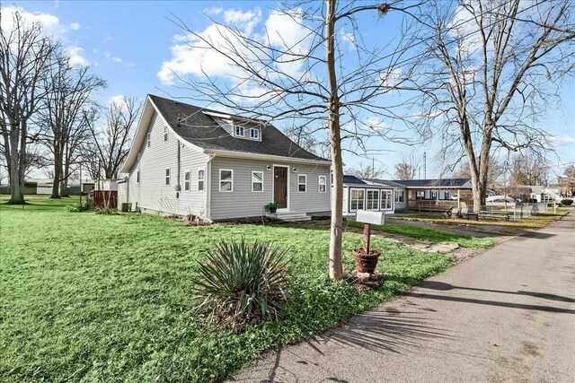 8899 Walnut St, Lakeview, OH 43331 - cape cod house featuring central AC and a front yard