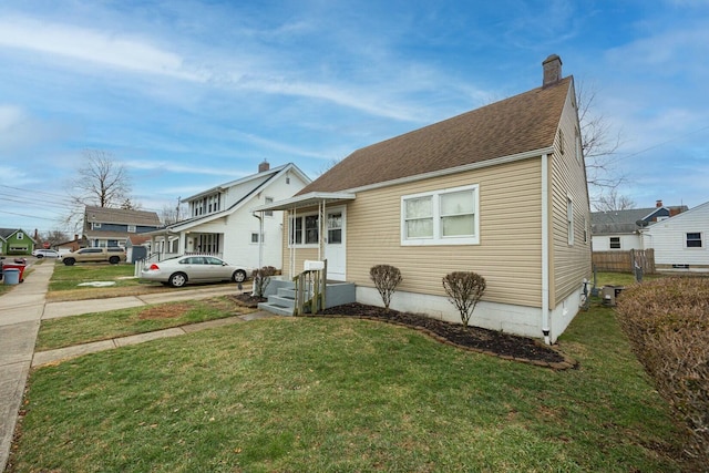 view of front of property with a front lawn