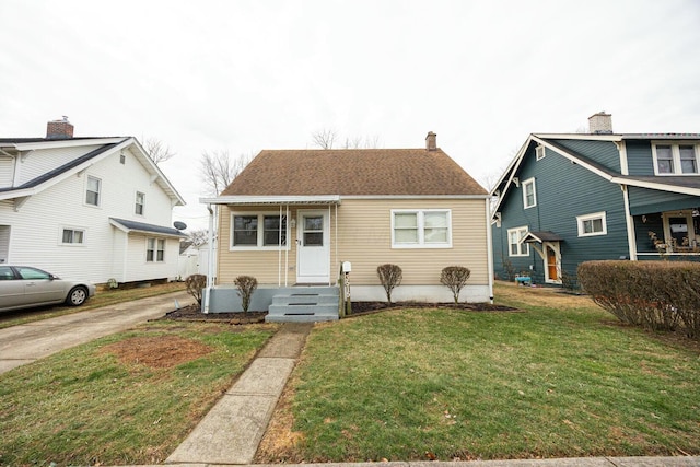 bungalow featuring a front yard