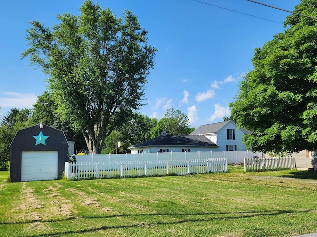 view of yard featuring a garage and an outdoor structure