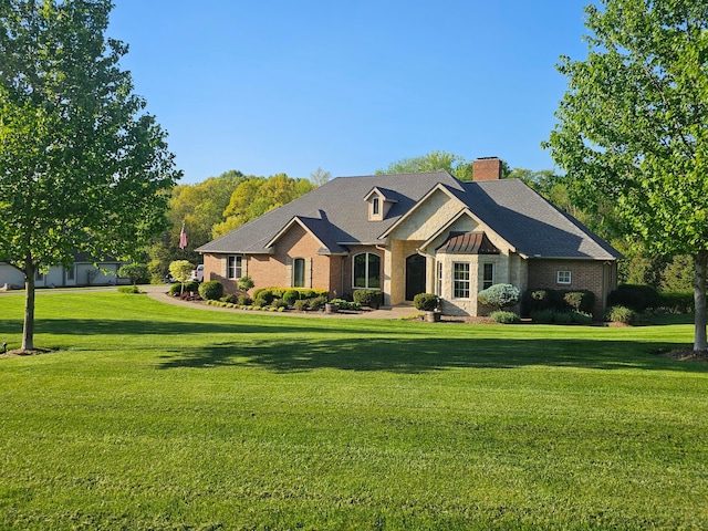 view of front of house featuring a front lawn