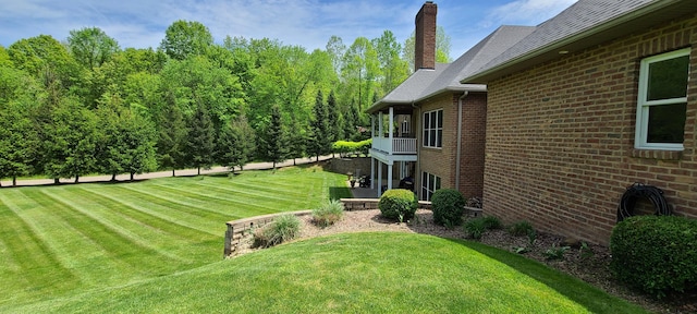 view of yard featuring a balcony