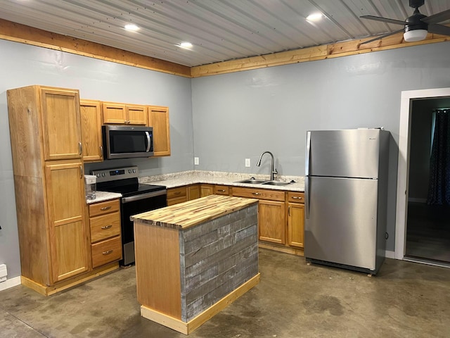 kitchen featuring wood counters, sink, stainless steel appliances, and ceiling fan