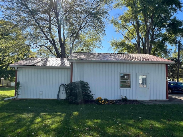 view of outbuilding featuring a lawn