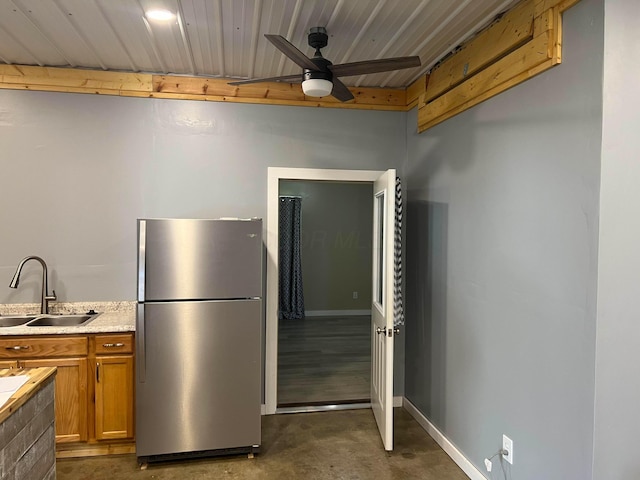 kitchen featuring stainless steel refrigerator, ceiling fan, and sink