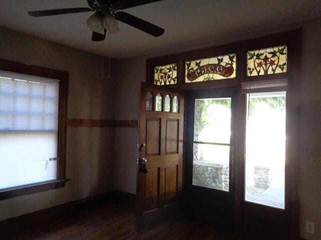 foyer with dark wood-type flooring and ceiling fan