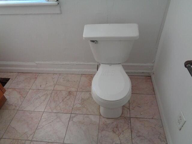 bathroom featuring toilet