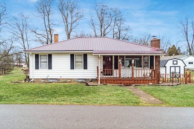 view of front facade featuring a front lawn and covered porch