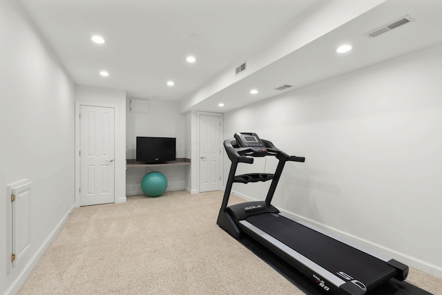 exercise room featuring visible vents and carpet floors