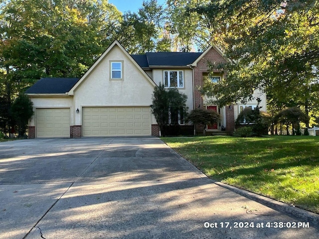 view of front of property with a front yard