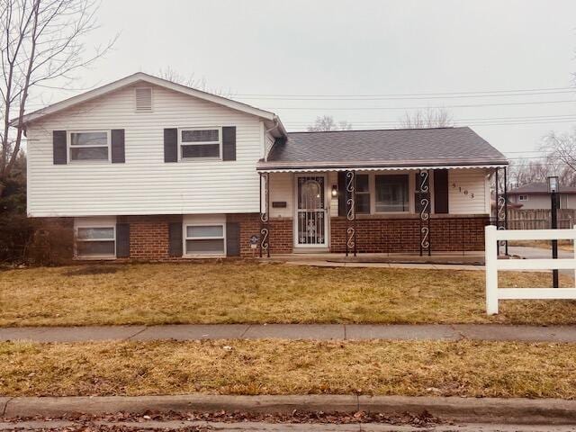 split level home featuring a front yard