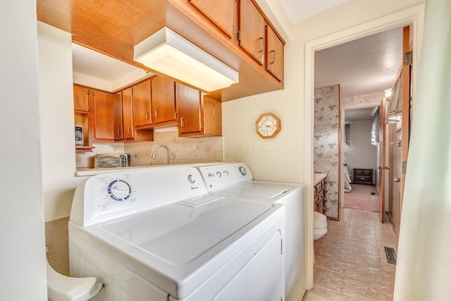 laundry room with washing machine and clothes dryer