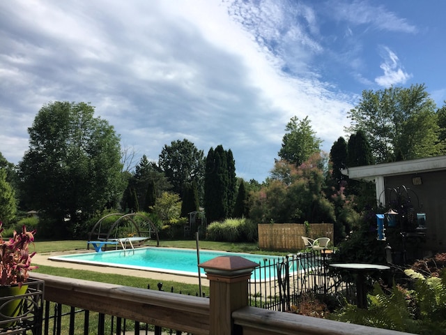 view of swimming pool