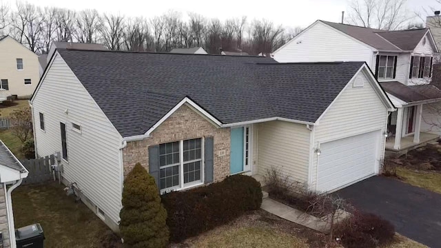 view of front facade featuring a garage