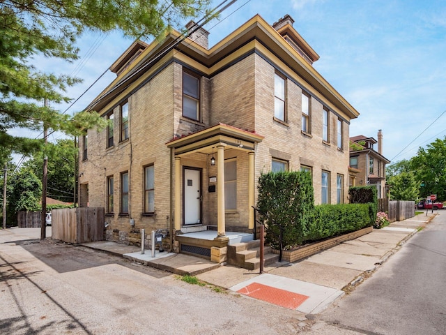 view of front of property